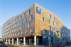 COMFORT HOTEL SQUARE, 