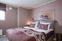 8 SEASON HOTEL, 